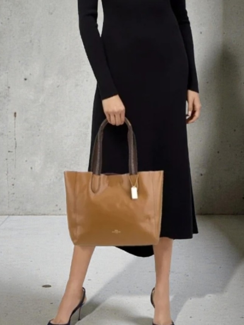 Coach Derby Tote Soft Pebbled Leather -Pristine Condition - Picture 5 of 7
